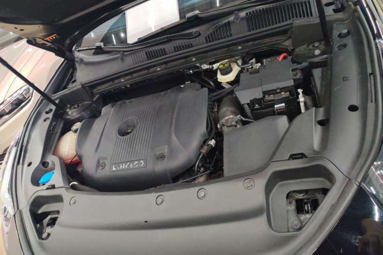 Used Lynk & Co 02 Hatchback 2022 2.0TD Pro Engine Bay