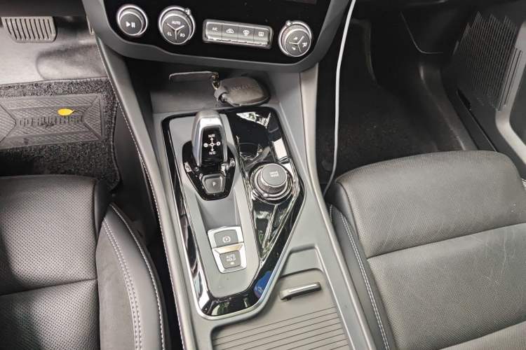 Used Lynk & Co 02 Hatchback 2022 2.0TD Pro Gear Lever