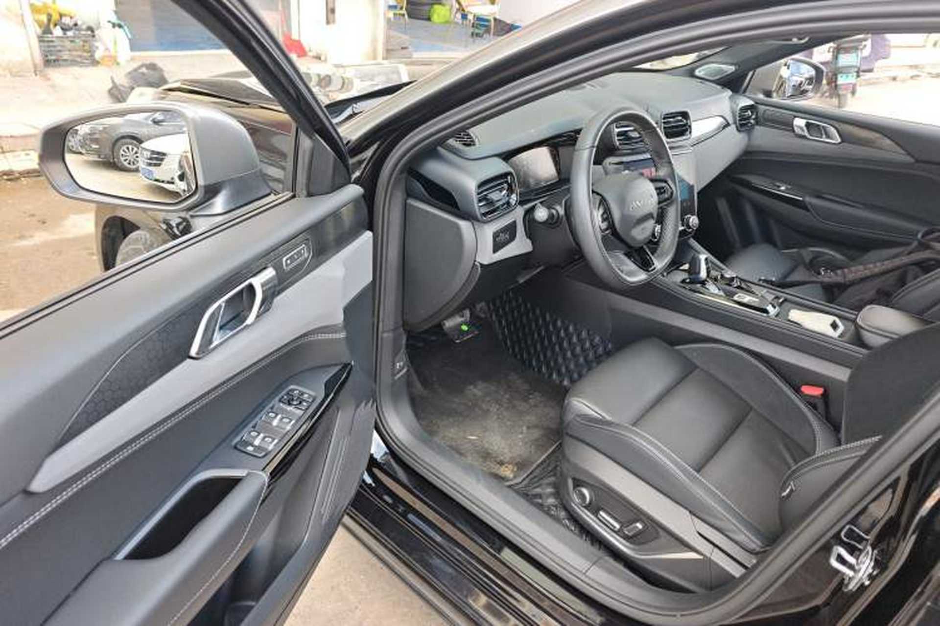 Used Lynk & Co 02 Hatchback 2022 2.0TD Pro Interior 3