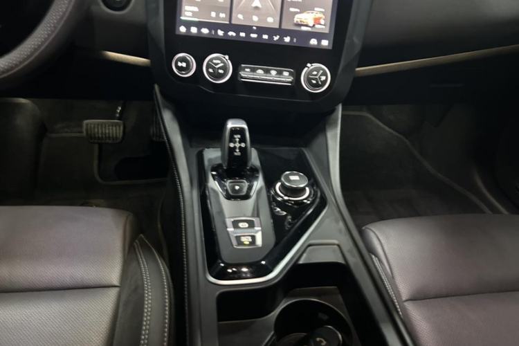 Used Lynk & Co 02 Hatchback 2022 2.0TD Pro Interior 3