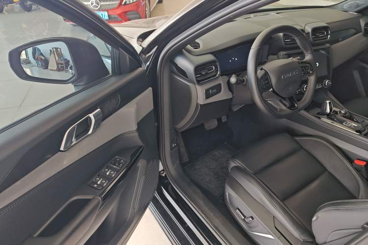 Used Lynk & Co 02 Hatchback 2022 2.0TD Plus Interior 4