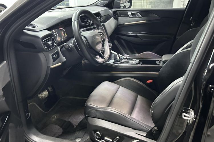 Used Lynk & Co 02 Hatchback 2022 2.0TD Pro Interior 4