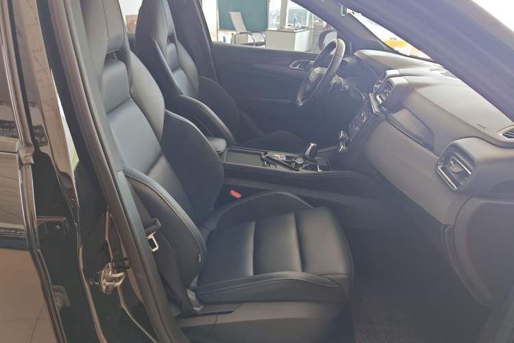 Used Lynk & Co 02 Hatchback 2022 2.0TD Plus Interior 8