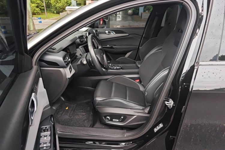 Used Lynk & Co 02 Hatchback 2022 2.0TD Pro Left Front Seat