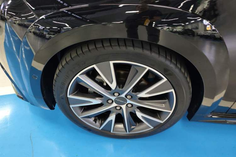 Used Lynk & Co 02 Hatchback 2022 2.0TD Pro Left Front Wheel Hub