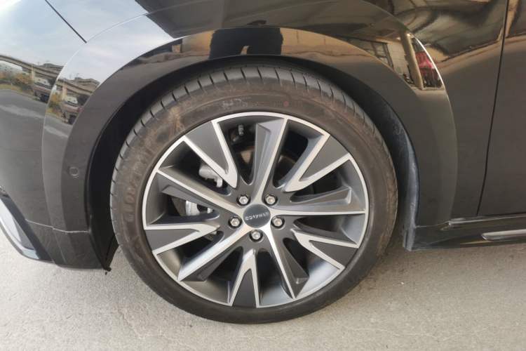 Used Lynk & Co 02 Hatchback 2022 2.0TD Pro Left Front Wheel Hub