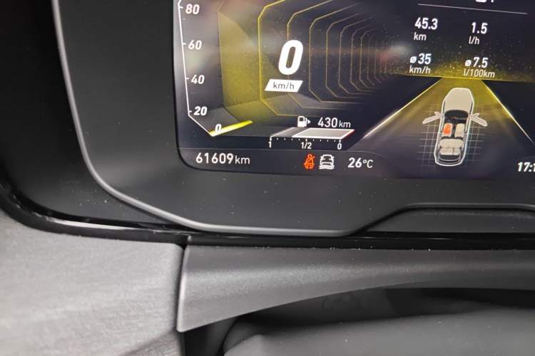 Used Lynk & Co 02 Hatchback 2022 2.0TD Pro Odometer Close Up
