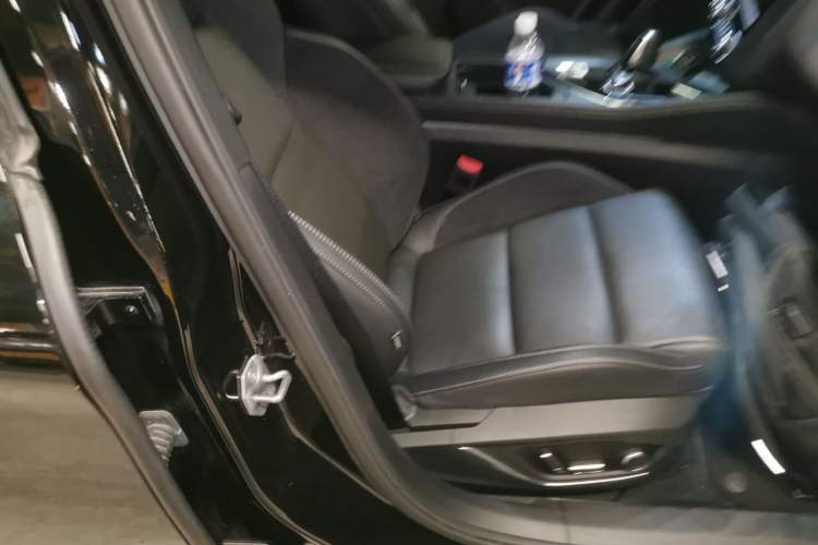 Used Lynk & Co 02 Hatchback 2022 2.0TD Pro Right Front Seat