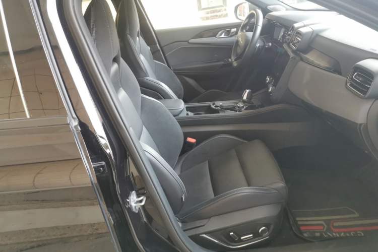 Used Lynk & Co 02 Hatchback 2022 2.0TD Pro Right Front Seat