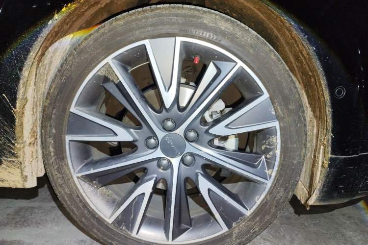 Used Lynk & Co 02 Hatchback 2022 2.0TD Pro Right Front Wheel Hub