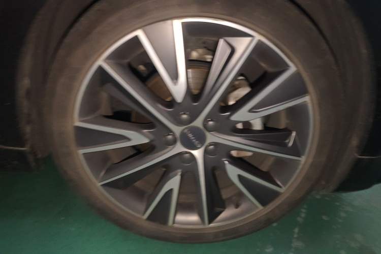 Used Lynk & Co 02 Hatchback 2022 2.0TD Pro Right Front Wheel Hub