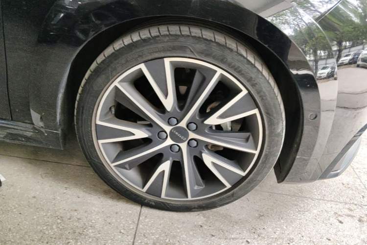 Used Lynk & Co 02 Hatchback 2022 2.0TD Pro Right Front Wheel Hub