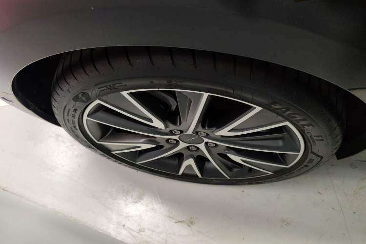 Used Lynk & Co 02 Hatchback 2022 2.0TD Pro Right Rear Wheel Hub