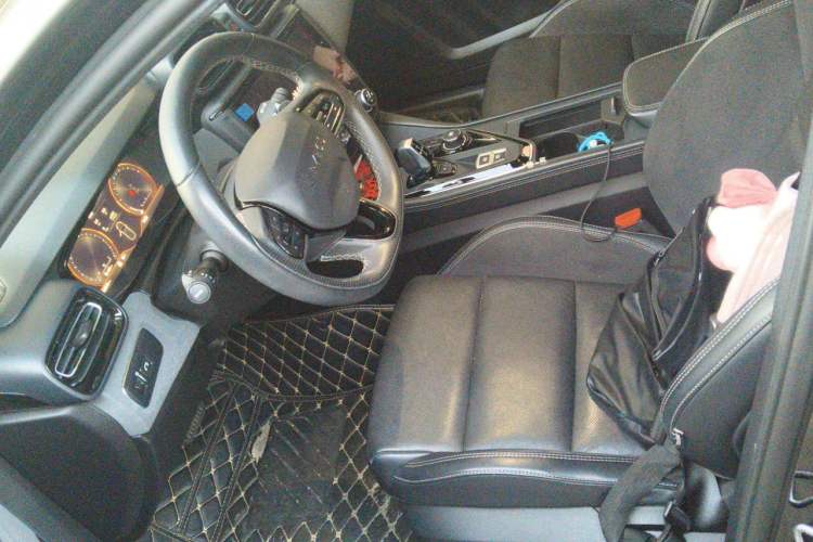 Used Lynk & Co 02 Hatchback 2022 2.0TD Pro Left Front Seat