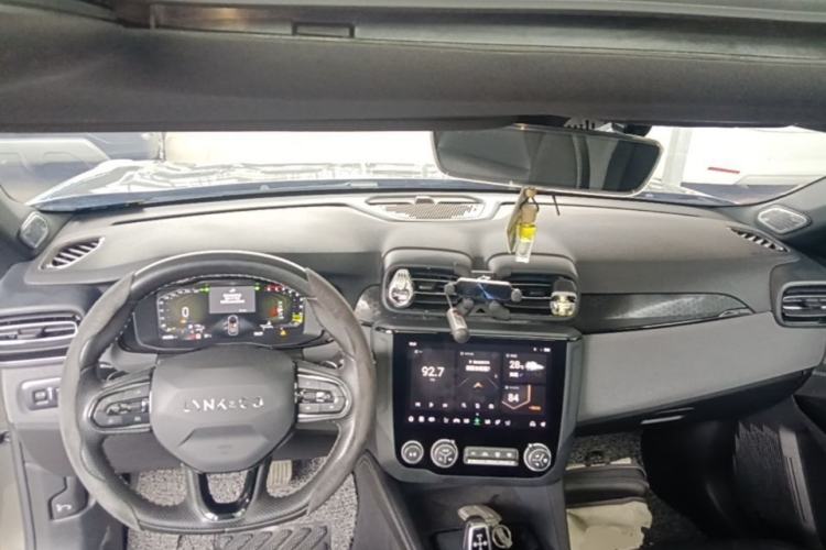 Used Lynk & Co 02 Hatchback 2022 2.0TD Pro Center Console