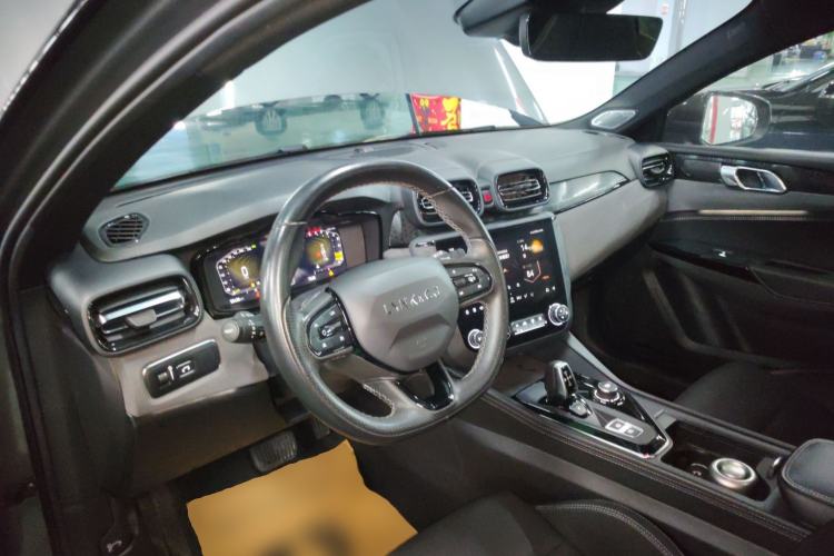 Used Lynk & Co 02 Hatchback 2022 2.0TD Pro Center Console