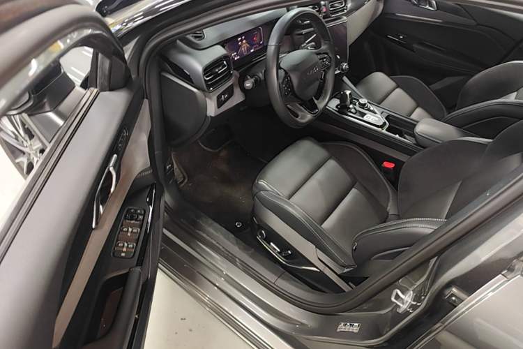 Used Lynk & Co 02 Hatchback 2022 2.0TD Pro Driver Seat