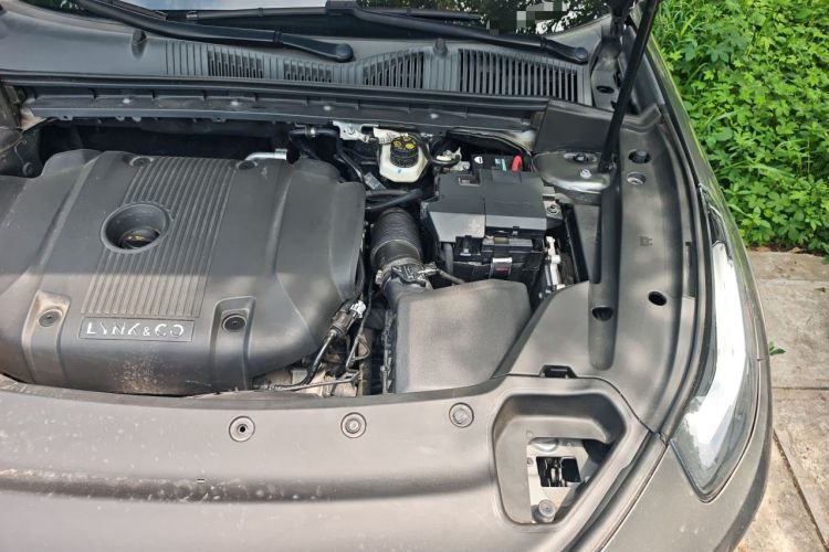 Used Lynk & Co 02 Hatchback 2022 2.0TD Plus Engine Bay Left