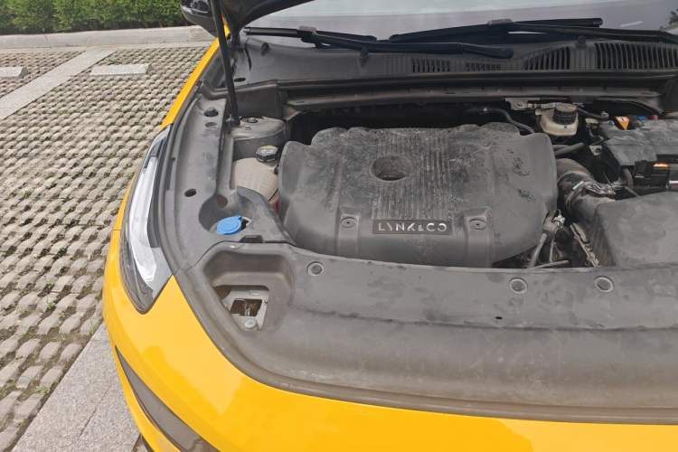 Used Lynk & Co 02 Hatchback 2022 2.0TD Pro Engine Bay Right
