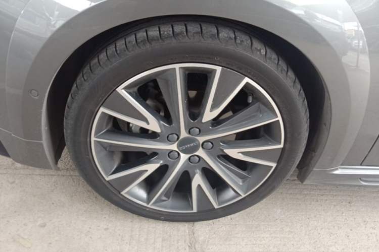 Used Lynk & Co 02 Hatchback 2022 2.0TD Pro Left Front Wheel Hub