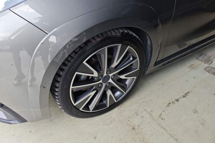 Used Lynk & Co 02 Hatchback 2022 2.0TD Pro Left Front Wheel Hub