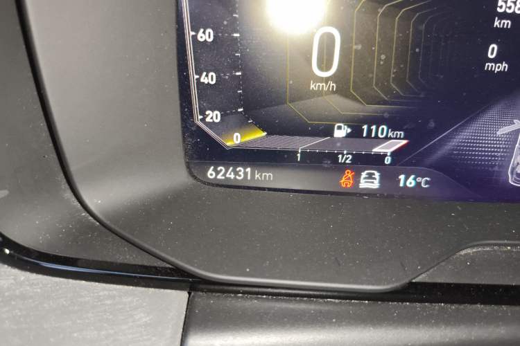Used Lynk & Co 02 Hatchback 2022 2.0TD Pro Odometer Close Up