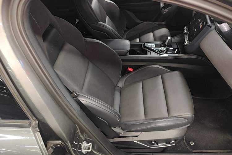 Used Lynk & Co 02 Hatchback 2022 2.0TD Pro Right Front Seat
