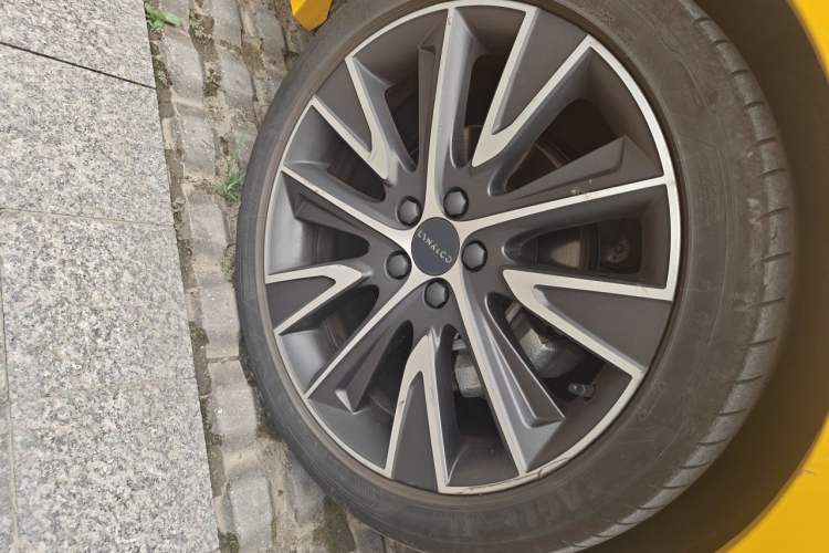 Used Lynk & Co 02 Hatchback 2022 2.0TD Pro Right Front Wheel Hub
