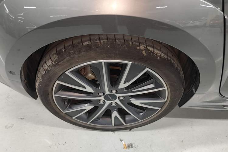 Used Lynk & Co 02 Hatchback 2022 2.0TD Pro Right Rear Wheel Hub