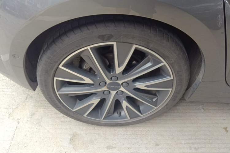 Used Lynk & Co 02 Hatchback 2022 2.0TD Pro Right Rear Wheel Hub