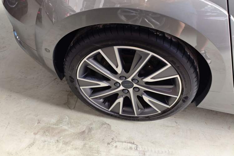 Used Lynk & Co 02 Hatchback 2022 2.0TD Pro Right Rear Wheel Hub