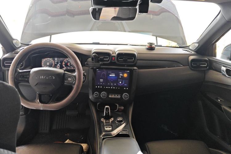 Used Lynk & Co 02 Hatchback 2022 2.0TD Pro Center Console