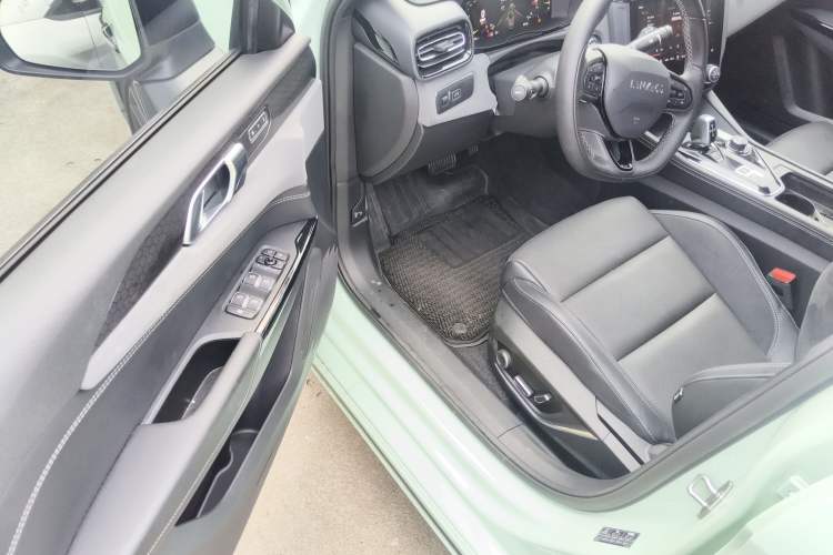 Used Lynk & Co 02 Hatchback 2022 2.0TD Summer Limited Edition Interior 3