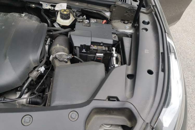 Used Lynk & Co 02 Hatchback 2022 2.0TD Pro Engine Bay Left