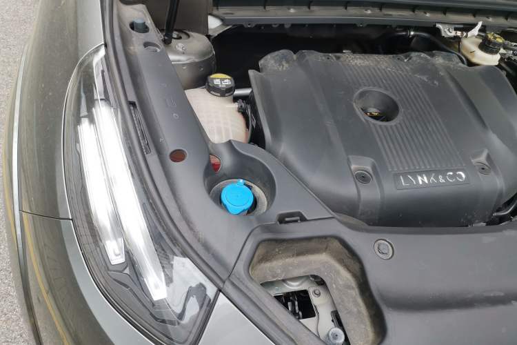 Used Lynk & Co 02 Hatchback 2022 2.0TD Pro Engine Bay Right