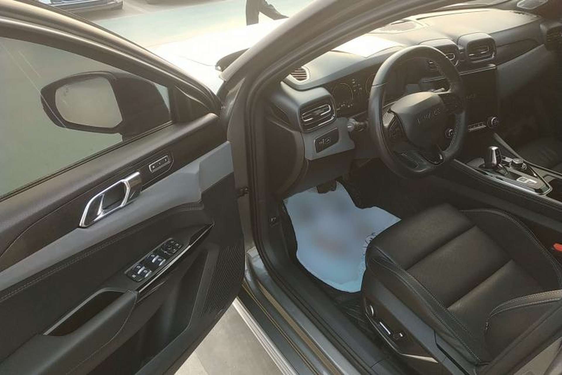 Used Lynk & Co 02 Hatchback 2022 2.0TD Pro Interior 3