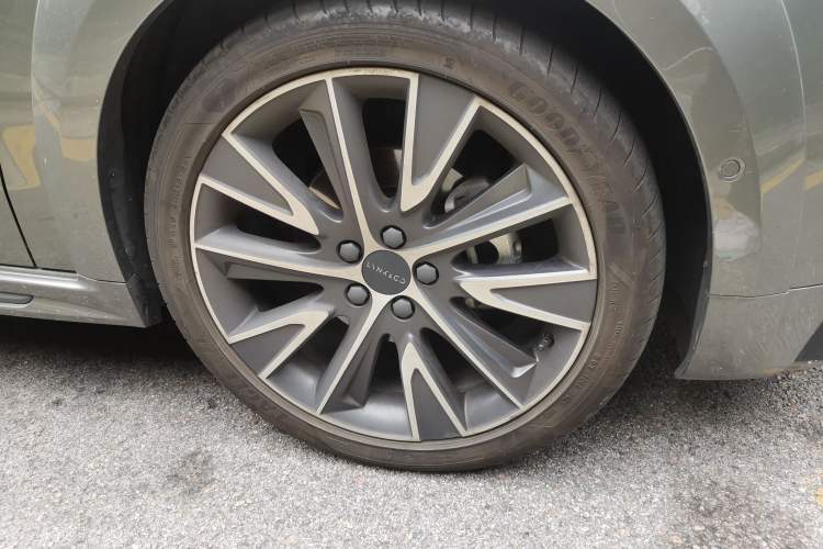 Used Lynk & Co 02 Hatchback 2022 2.0TD Pro Right Front Wheel Hub