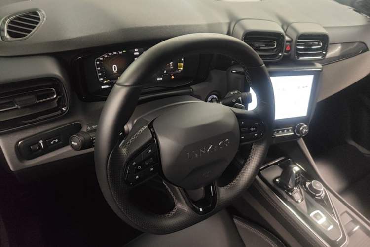 Used Lynk & Co 02 Hatchback 2022 2.0TD Plus Center Console