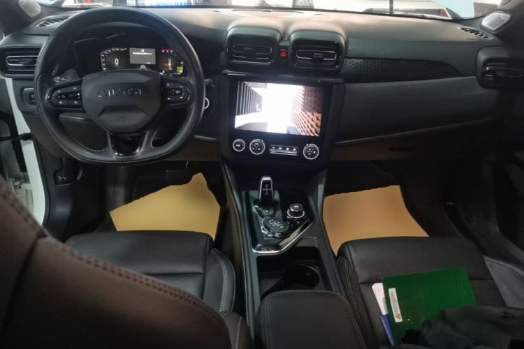Used Lynk & Co 02 Hatchback 2022 2.0TD Pro Center Console