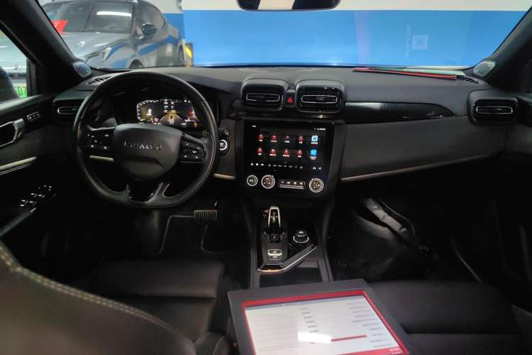 Used Lynk & Co 02 Hatchback 2022 2.0TD Pro Center Console