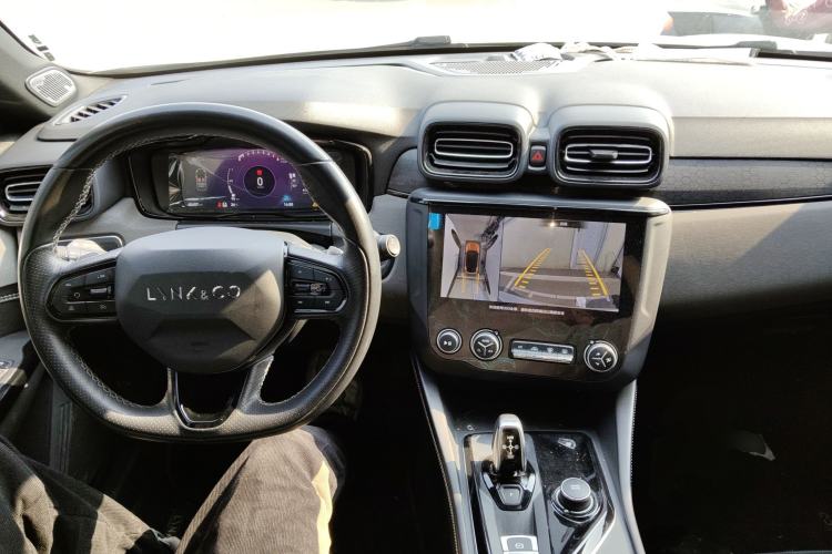 Used Lynk & Co 02 Hatchback 2022 2.0TD Pro Center Console