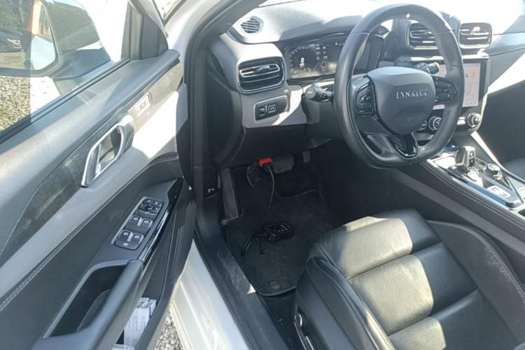 Used Lynk & Co 02 Hatchback 2022 2.0TD Pro Driver Seat