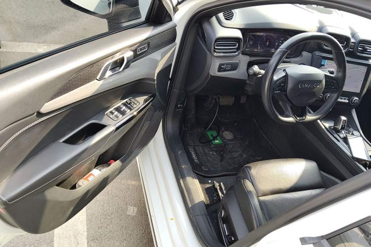Used Lynk & Co 02 Hatchback 2022 2.0TD Pro Driver Seat