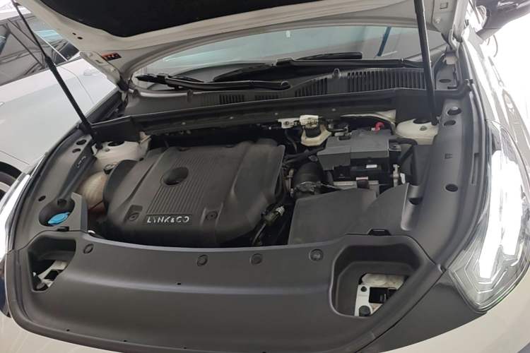 Used Lynk & Co 02 Hatchback 2022 2.0TD Pro Engine Bay