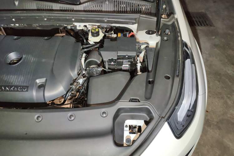 Used Lynk & Co 02 Hatchback 2022 2.0TD Plus Engine Bay Left