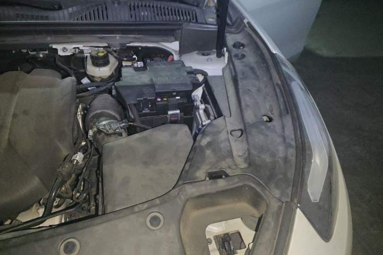 Used Lynk & Co 02 Hatchback 2022 2.0TD Pro Engine Bay Left
