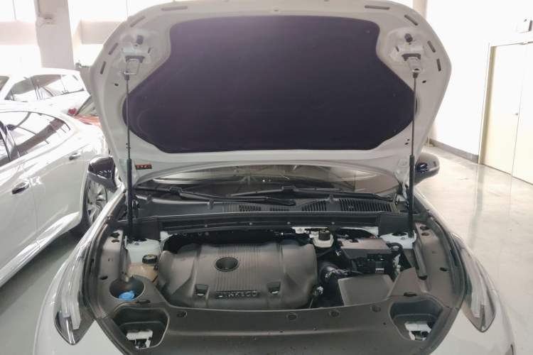 Used Lynk & Co 02 Hatchback 2022 2.0TD Pro Engine Bay