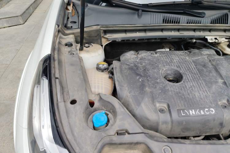 Used Lynk & Co 02 Hatchback 2022 2.0TD Pro Engine Bay Right
