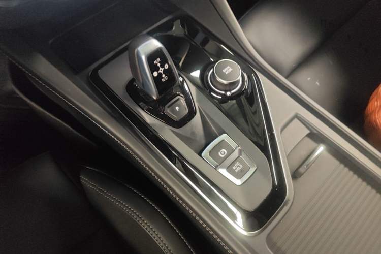 Used Lynk & Co 02 Hatchback 2022 2.0TD Plus Gear Lever