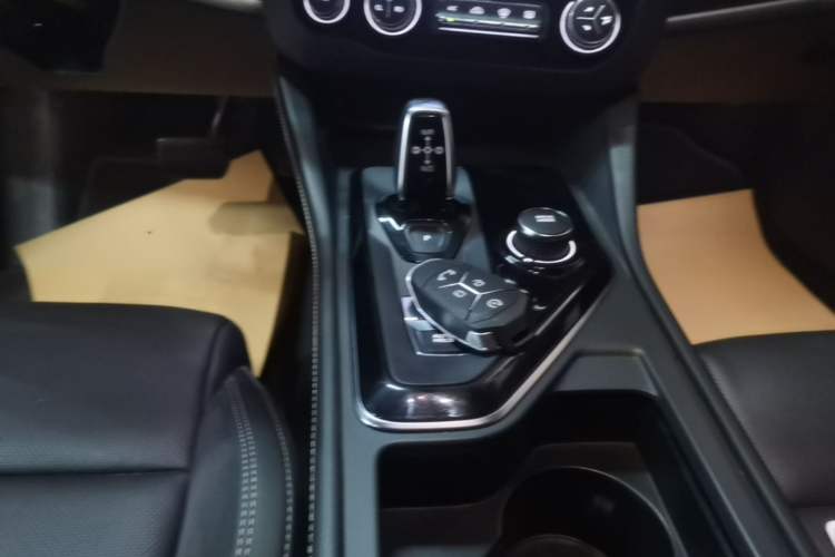 Used Lynk & Co 02 Hatchback 2022 2.0TD Pro Gear Lever